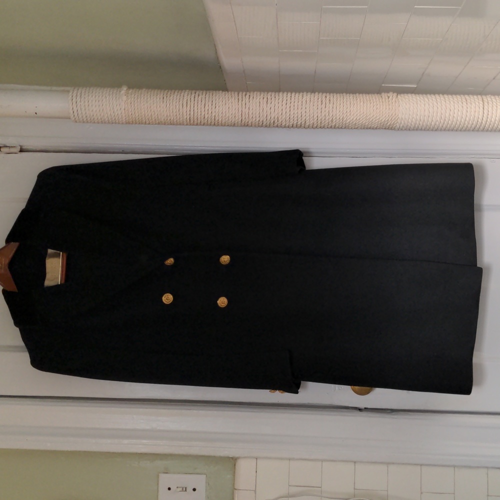 Vintage Bergdorf Chesterfield coat. EUC French wool. Black. Gold buttons. M